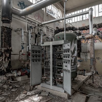 Circuit breaker panel